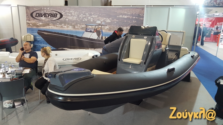 Το μαύρο χρώμα εμφανίζεται όλο και σε περισσότερα φουσκωτά σκάφη...