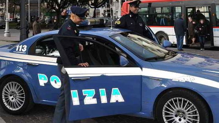 Συναγερμός στο Μιλάνο για άνδρα που απείλησε περαστικούς με μαχαίρι