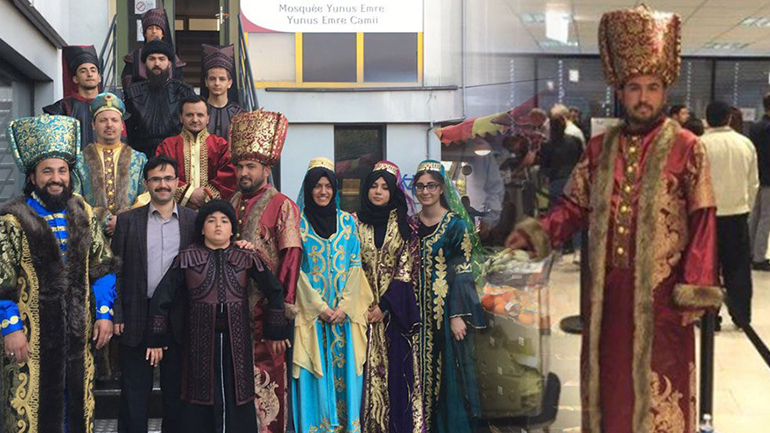 Ντύνονται Γενίτσαροι για να ψηφίσουν