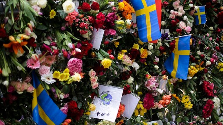 Τρισάγιο στον Καθεδρικό Ναό της Στοκχόλμης για τα θύματα του τρομοκρατικού χτυπήματος