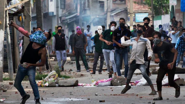 Ινδία: Διαδηλώσεις με έξι νεκρούς και δεκάδες τραυματίες