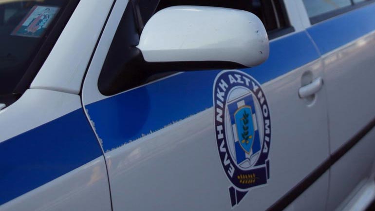 Ηράκλειο: Χειροπέδες λόγω πλαστών διαβατηρίων σε τέσσερα άτομα