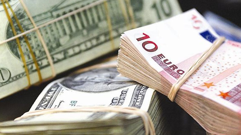 Οριακή πτώση για το ευρώ στην αγορά συναλλάγματος