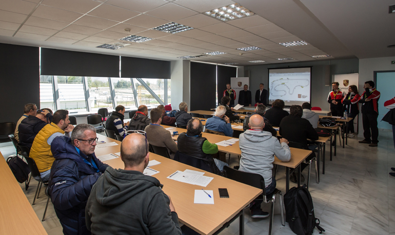 Η παρουσίαση περιλάμβανε και... μάθημα!