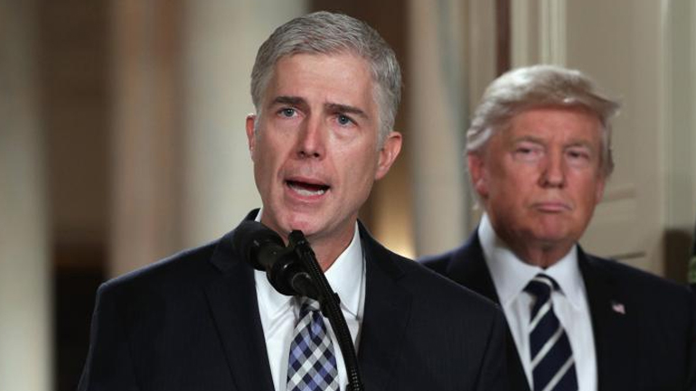 Ορκίστηκε ο δικαστής που επέλεξε ο Τραμπ για το Ανώτατο Δικαστήριο των ΗΠΑ