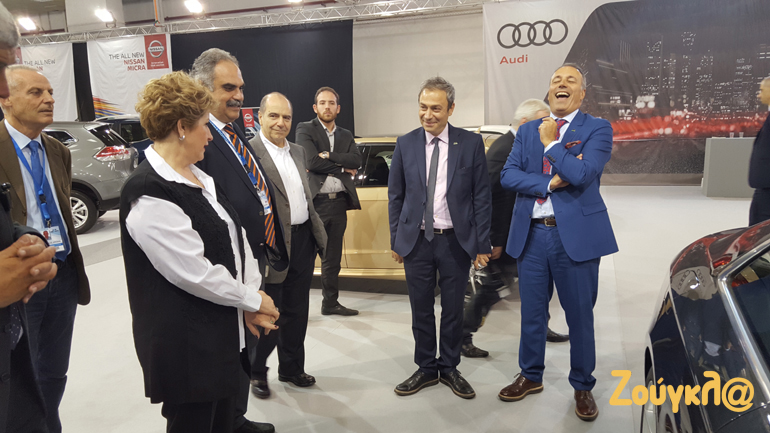 Δεν είναι τυχαία από τους πιο αγαπητούς μάνατζερ... Το δείχνει η διάθεσή του!!! Ο λόγος για τον Διονύση Μπατιστατο της Kosmocar (δεξιά στην φωτό)