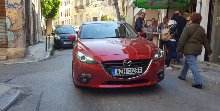 Στην Ελλάδα μπορεί να μην υπάρχει επίσημη εισαγωγική εταιρεία, παρ' όλα αυτά καινούργια μοντέλα της Mazda κυκλοφορούν κανονικά, καθώς οι ιδιοκτήτες τους τα έχουν αγοράσει από το εξωτερικό!