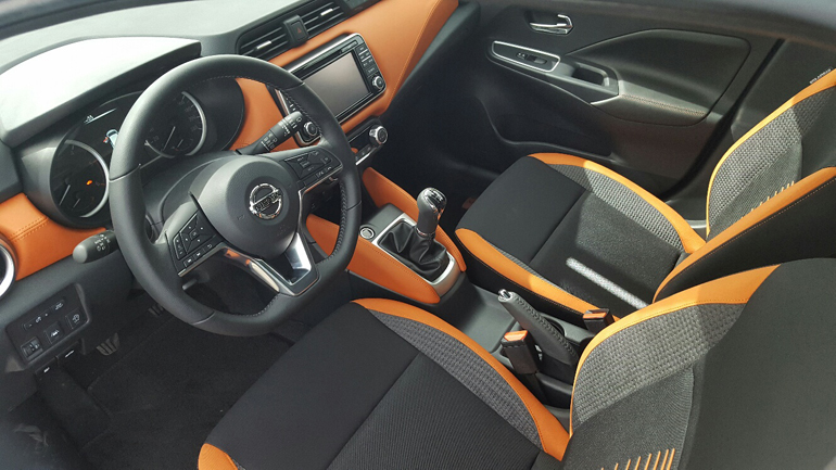 Το εσωτερικό του ιαπωνικού μοντέλου...