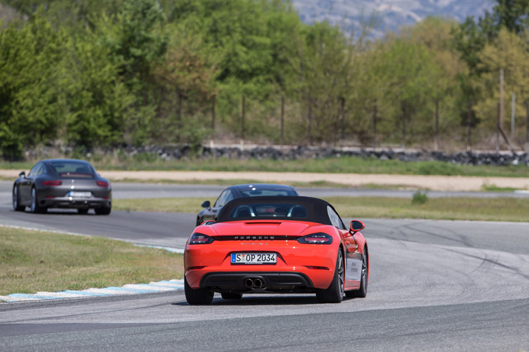 To κράτημα της Boxster 2.5 S είναι υποδειγματικό ακόμα και όταν πιέσεις πολύ...