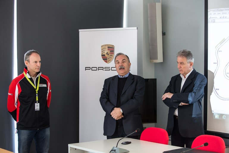 Από αριστερά: Σωτήρης Χατζίκος (πρόεδρος της Μοτοδυναμικής Α.Ε), Βασίλης Παπαβασιλείου (πρόεδρος αυτοκινητοδρομίου Σερρών) και Πέτρος Αγγελίδης (Δήμαρχος Σερρών)