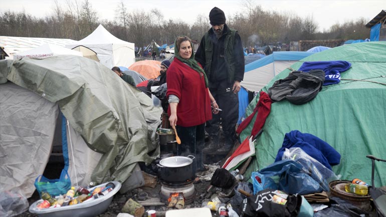 Γαλλία: Φωτιά κατέστρεψε καταυλισμό προσφύγων έπειτα από συμπλοκές