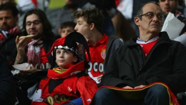 Οπαδοί της Ντόρτμουντ προσφέρουν κατάλυμα σε φιλάθλους της Μονακό