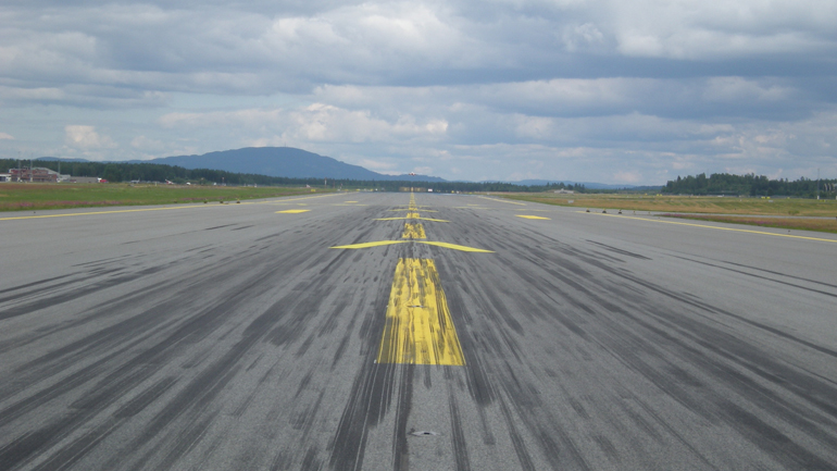 Παραδίδονται τα περιφερειακά αεροδρόμια