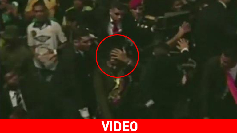 Βενεζουέλα: Πέταξαν αβγά και… λεμονόκουπες στον Μαδούρο