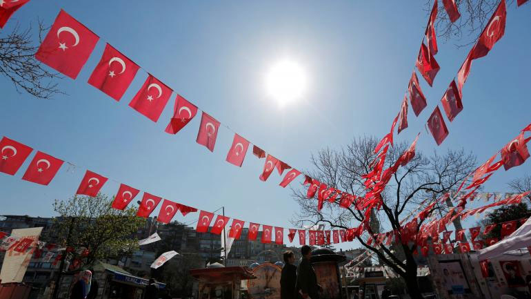 Τουρκία: Μικρό προβάδισμα του «ναι» δείχνουν δύο δημοσκοπήσεις