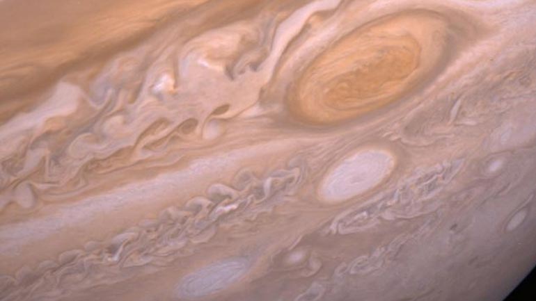 Ανακαλύφθηκε μια δεύτερη μεγάλη κρύα κηλίδα πάνω στον πλανήτη Δία