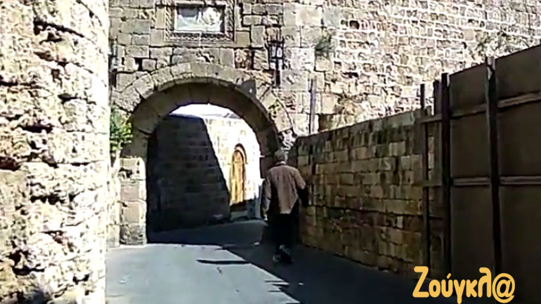 Βόλτα στην παλιά πόλη της Ρόδου με αυτοκίνητο