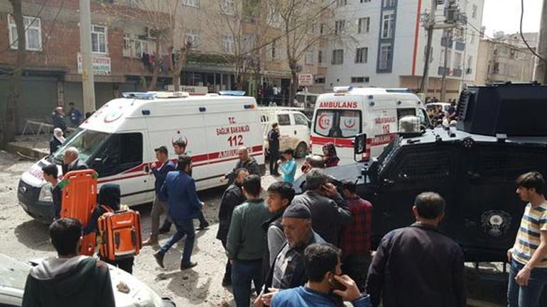 Τουρκία: Σε τρομοκρατική επίθεση οφείλεται η χθεσινή έκρηξη στο Ντιγιάρμπακιρ Τουρκία: Σε τρομοκρατική επίθεση οφείλεται η χθεσινή έκρηξη στο Ντιγιάρμπακιρ