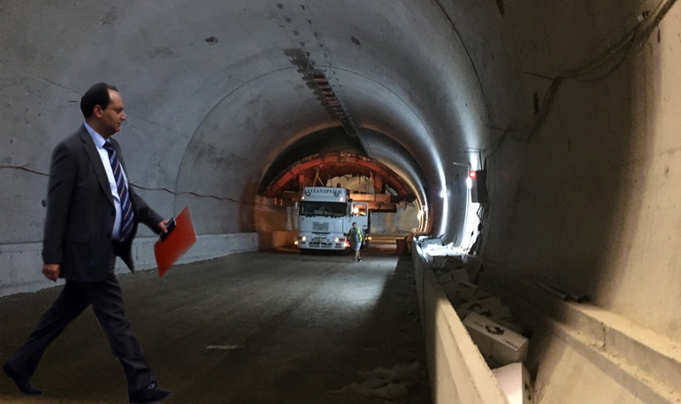 Κόβει κορδέλα στη σήραγγα της Κλόκοβας ο Σπίρτζης