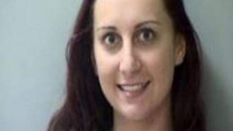 Νεαρή βίασε και λήστεψε οδηγό ταξί