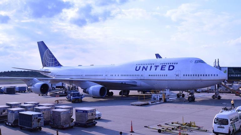 ΗΠΑ: Η United Airlines δεν θα χρησιμοποιεί αστυνομικούς για την απομάκρυνση επιβατών σε υπεράριθμες πτήσεις