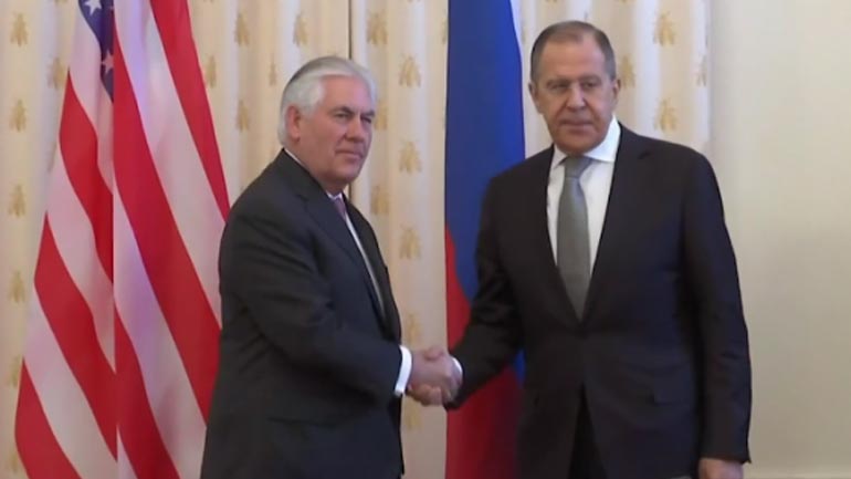 Λαβρόφ: «Ο Τίλερσον δεν απείλησε ότι θα επιβληθούν νέες κυρώσεις»