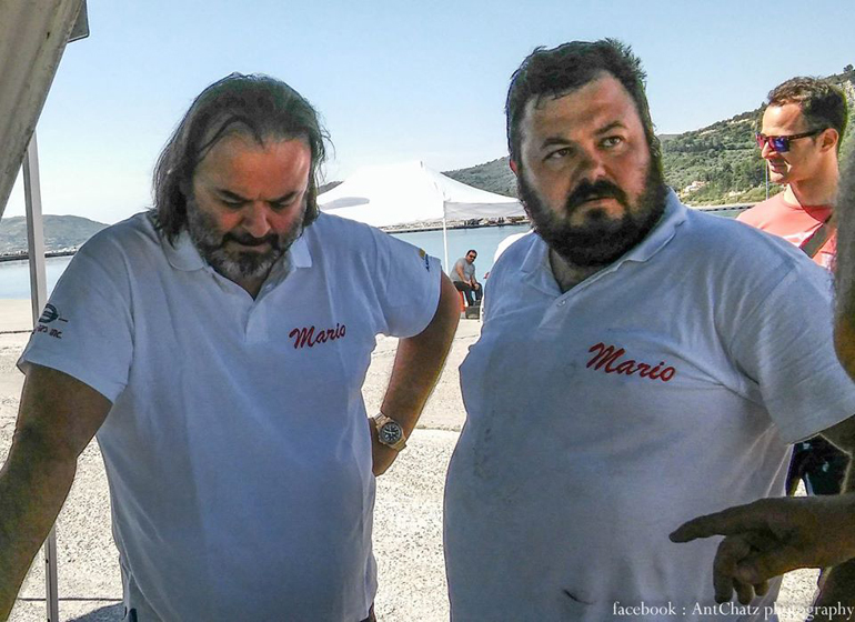 Ο Μάριος Ηλιόπουλος (αριστερά) με τον Θεσσαλονικιό μηχανικό του Μελέτη Καρακετίδη