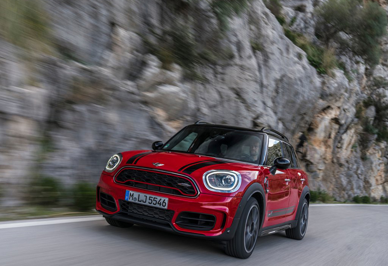 Η έκδοση John Cooper Works αποδίδει 231 ίππους...