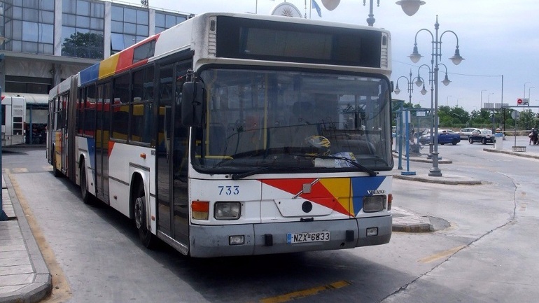 Ο ΟΑΣΘ μοιράζει σοκολατένια αβγά στους επιβάτες των λεωφορείων