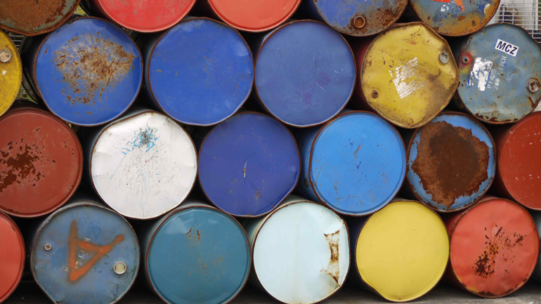 Εντοπίστηκαν βαρέλια με επικίνδυνες χημικές ουσίες στην Πάτρα