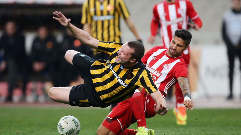 Πρώτη μάχη Ολυμπιακού-ΑΕΚ για τους «4» του Κυπέλλου