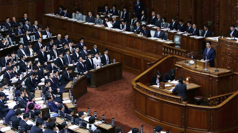 Σ. Άμπε: «Η Βόρεια Κορέα μπορεί να έχει τη δυνατότητα εκτόξευσης πυραύλων με αέριο σαρίν»