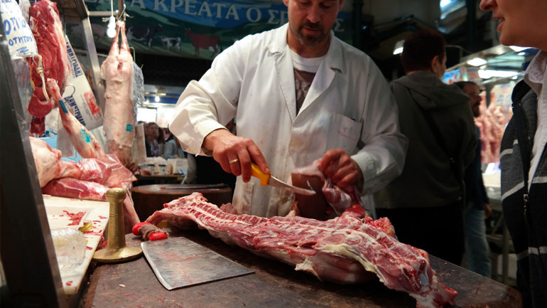 Κορυφώνεται η κίνηση στην πασχαλινή αγορά – Μέχρι τις 19.00 ανοικτά τα καταστήματα