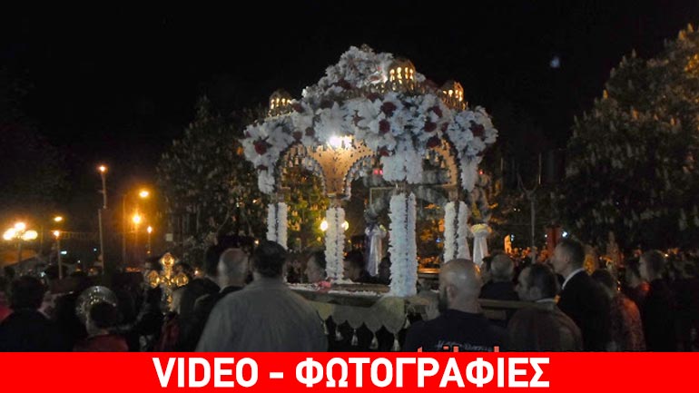 Πλήθος πιστών στην περιφορά του Επιταφίου στα Τρίκαλα