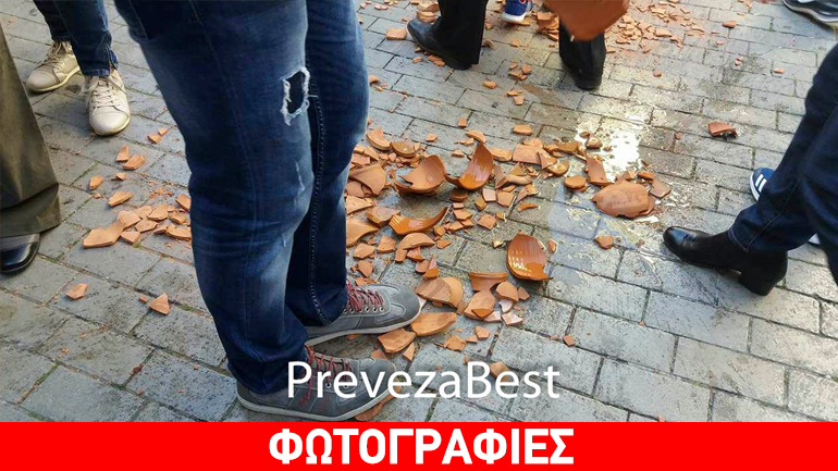 Πρέβεζα: Γέμισαν πήλινα θραύσματα τα πλακόστρωτα στην πρώτη Ανάσταση