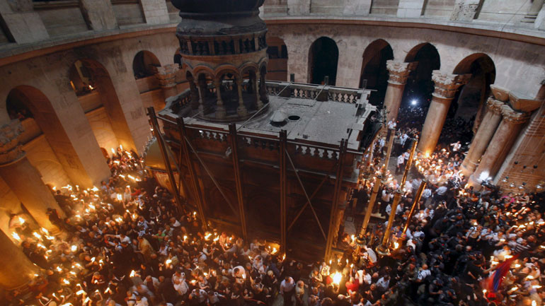 Στην Αθήνα σήμερα το απόγευμα το Άγιο Φως