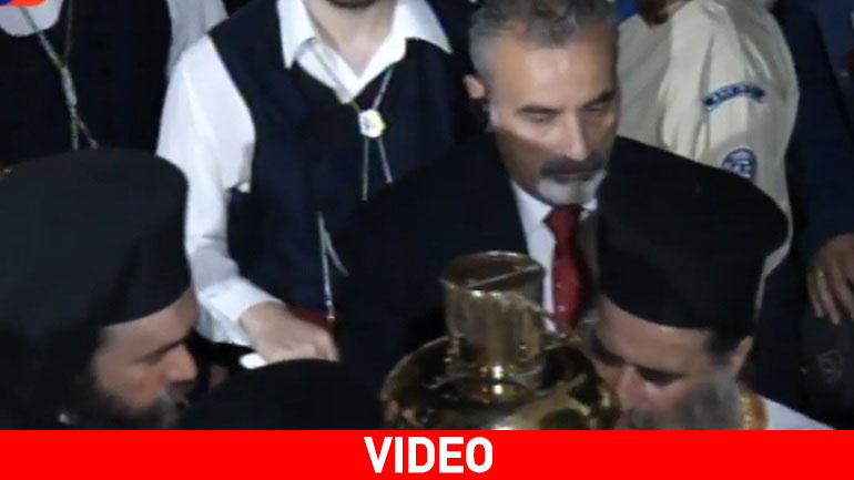 Μετόχι Πανάγιου Τάφου – Πλήθος κόσμου υποδέχτηκε το Άγιο Φως