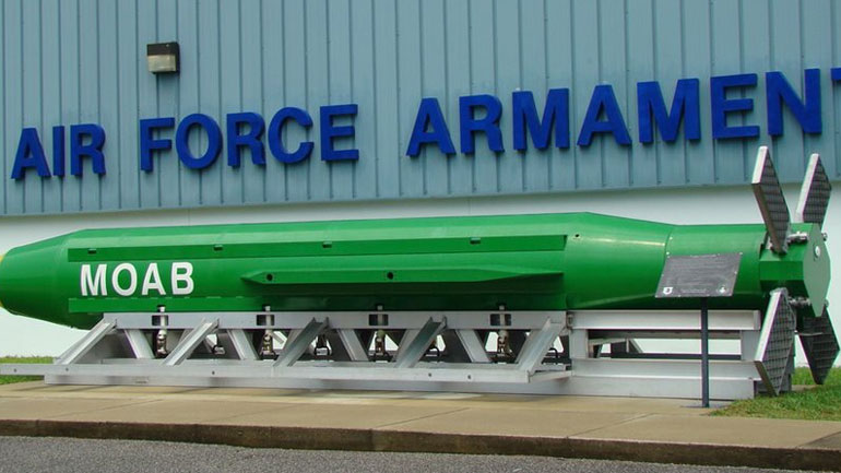 Τουλάχιστον 90 μαχητές του Ισλαμικού Κράτους νεκροί από τη «μητέρα όλων των βομβών»