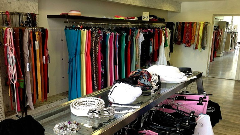 Καστοριά: Έκαναν τις πελάτισσες και έκλεβαν ρούχα