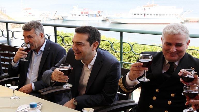 Τσίπρας από τον Ναύσταθμο Κέρκυρας: Όλοι μαζί μπορούμε να κρατήσουμε τη χώρα μας όρθια