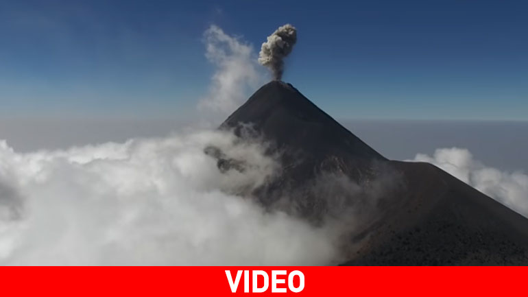 Εικόνες που κόβουν την ανάσα από εκρήξεις ηφαιστείων στη Γουατεμάλα