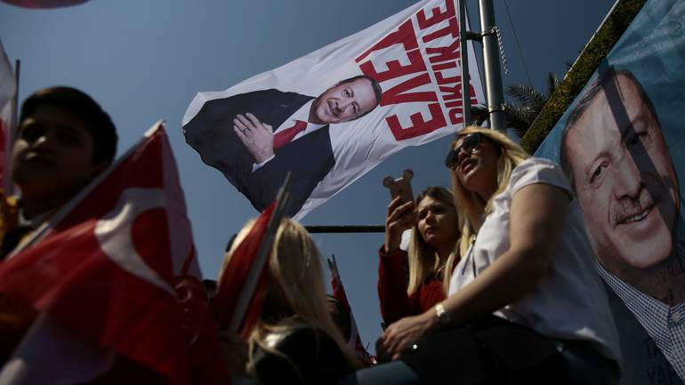 Τη νομιμότητα του δημοψηφίσματος αμφισβητεί ο αρχηγός του μεγαλύτερου κόμματος της αντιπολίτευσης