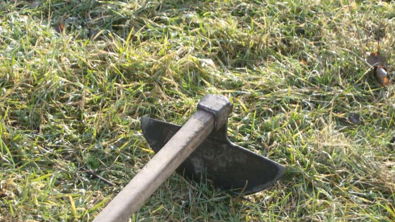 Φάρσαλα: 37χρονος χτύπησε με τσάπα στο κεφάλι 18χρονο