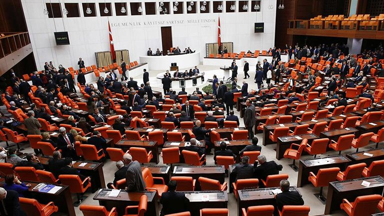 Επικυρώθηκε από το κοινοβούλιο της Τουρκίας η παράταση έκτακτης ανάγκης