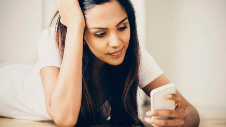 Οι γυναίκες είναι πιο επιρρεπείς στον εθισμό στα smartphones;