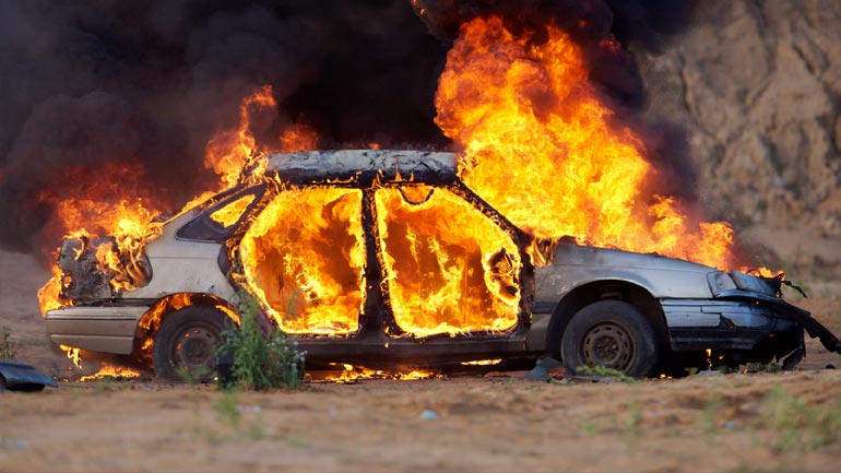 «Λαμπάδιασε» Ι.Χ. στη Θεσσαλονίκη