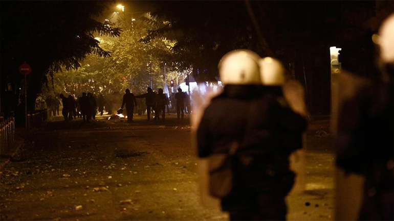 Επίθεση κατά διμοιρίας των ΜΑΤ