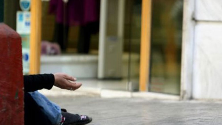 Πέντε συλλήψεις ατόμων που εξωθούσαν τα παιδιά τους σε επαιτεία