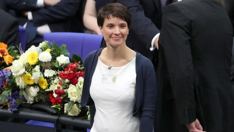 Εγκαταλείπει την ηγεσία του ακροδεξιού AfD η Πέτρι