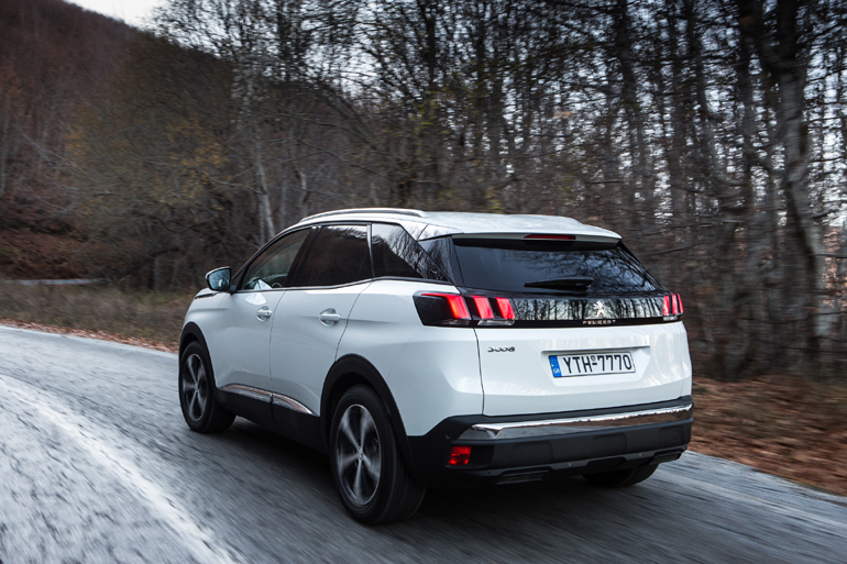 Το πίσω μέρος του 3008 τα... σπάει!